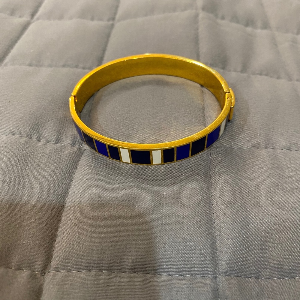 Gold tone bracelet